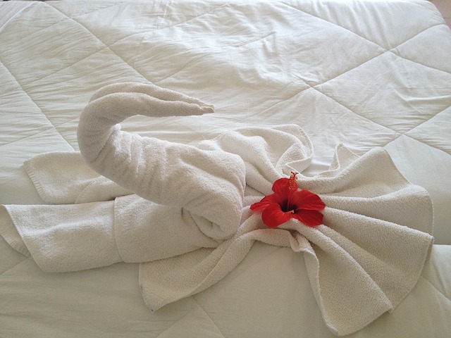 ručník na posteli